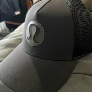 ❤️ Lululemon Black (mesh) Gray Trucker Hat